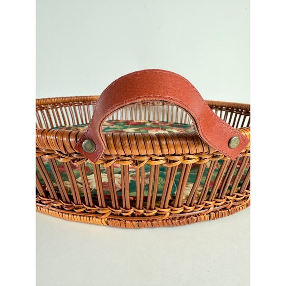 Rattan Round Serving Tray Wicker Leather Handles VTG 70s Kitchen Farmers Market - Picture 12 of 12